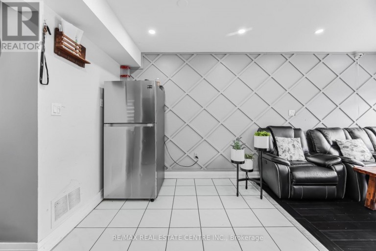 28 MOUNT FUJI CRESCENT, Brampton (Sandringham-Wellington), Ontario, L6R2L3