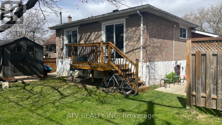 696 BALATON AVENUE, Pickering (Bay Ridges), Ontario, L1W1W1