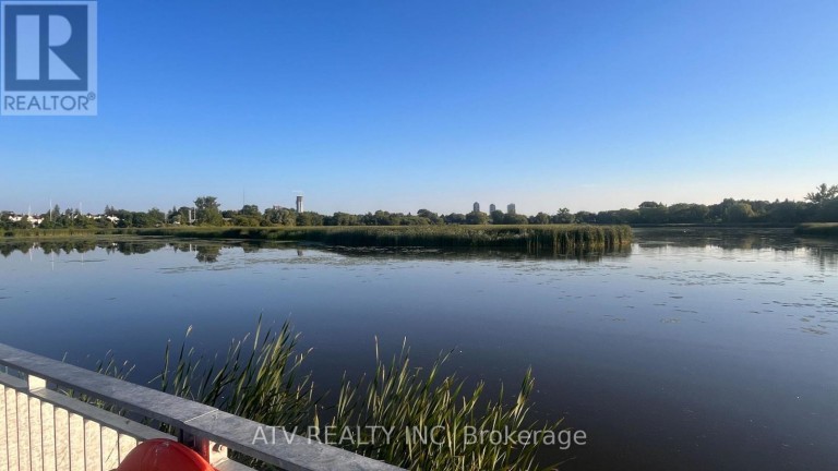 696 BALATON AVENUE, Pickering (Bay Ridges), Ontario, L1W1W1