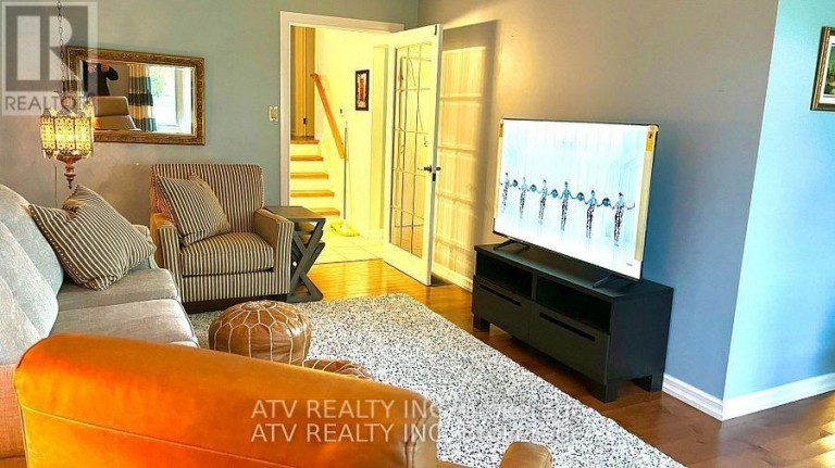 696 BALATON AVENUE, Pickering (Bay Ridges), Ontario, L1W1W1