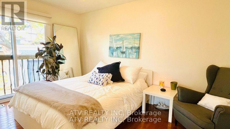 696 BALATON AVENUE, Pickering (Bay Ridges), Ontario, L1W1W1
