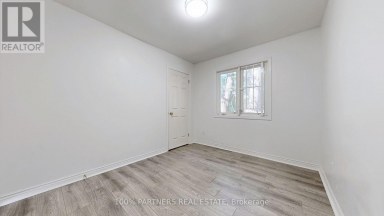 BACK - 177 MAPLE AVENUE Richmond Hill (Harding) Ontario photo 4