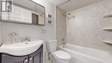 BACK - 177 MAPLE AVENUE Richmond Hill (Harding) Ontario photo 7