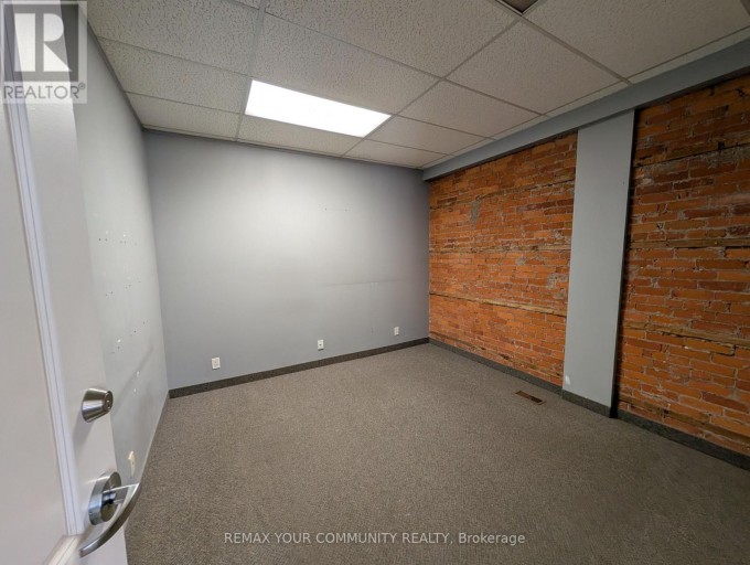 358 MAIN STREET W, Hamilton (Strathcona), Ontario, L8P1K2