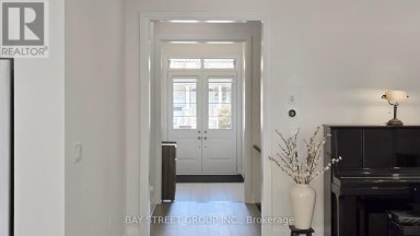 UPPER TWO BEDROOMS  - 97 HALLDORSON AVENUE Aurora Ontario photo 2