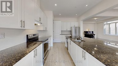 UPPER TWO BEDROOMS  - 97 HALLDORSON AVENUE Aurora Ontario photo 4