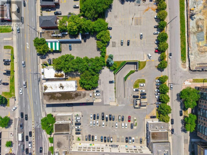 G16 - 3024 HURONTARIO STREET, Mississauga (Cooksville), Ontario, L5B4M4
