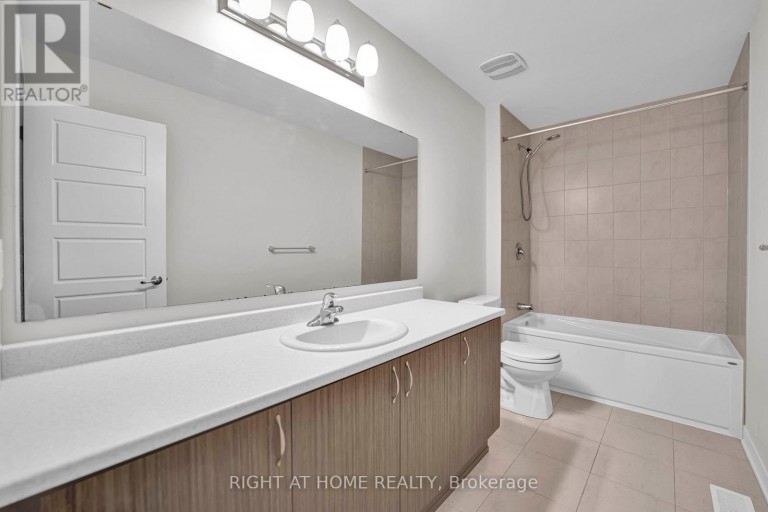 57 PLACETTE STITCH MEWS, Ottawa, Ontario, K0A2Z0