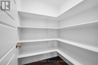 57 PLACETTE STITCH MEWS Ottawa Ontario photo 5