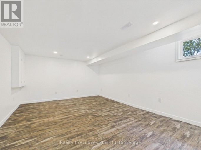 29 QUEEN STREET, Sundridge, Ontario, P0A1Z0