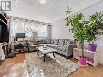 6 CARRINGTON AVENUE Toronto (Caledonia-Fairbank) Ontario photo 2