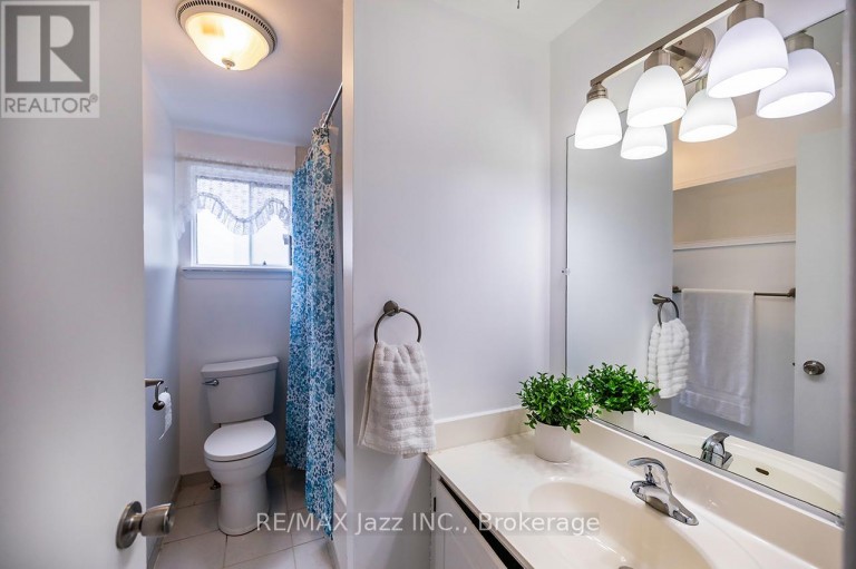 22 DEERPARK CRESCENT, Clarington (Bowmanville), Ontario, L1C3M3