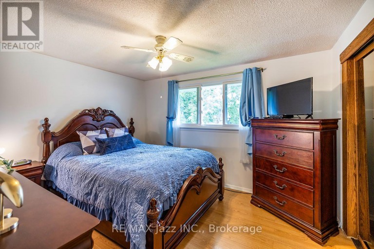 22 DEERPARK CRESCENT, Clarington (Bowmanville), Ontario, L1C3M3