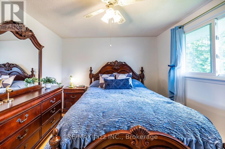 22 DEERPARK CRESCENT, Clarington (Bowmanville), Ontario, L1C3M3