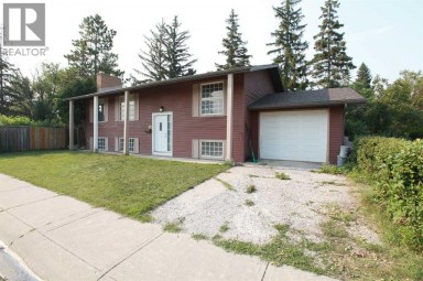904 73 Avenue SW Calgary Alberta photo 3