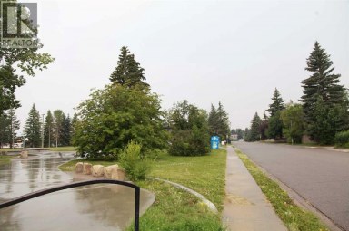 904 73 Avenue SW Calgary Alberta photo 8