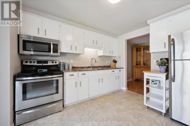 395 STRATHALLAN STREET Centre Wellington (Fergus) Ontario photo 14
