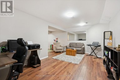 395 STRATHALLAN STREET Centre Wellington (Fergus) Ontario photo 24