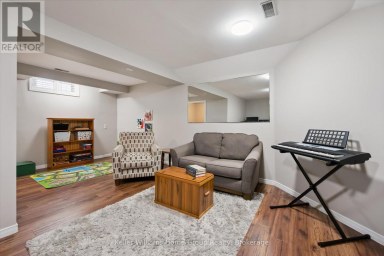 395 STRATHALLAN STREET Centre Wellington (Fergus) Ontario photo 25