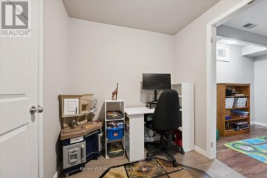 395 STRATHALLAN STREET Centre Wellington (Fergus) Ontario photo 29