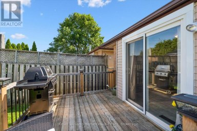 395 STRATHALLAN STREET Centre Wellington (Fergus) Ontario photo 34