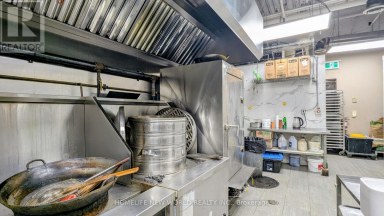 2584 FINCH AVENUE W Toronto (Humber Summit) Ontario photo 11