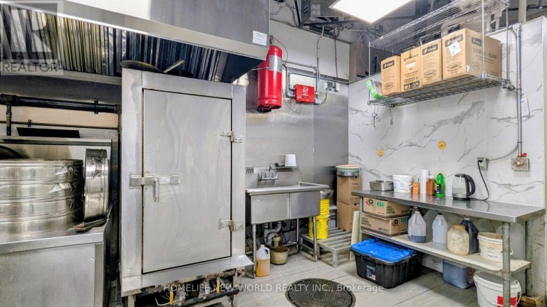 2584 FINCH AVENUE W, Toronto (Humber Summit), Ontario, M9M2G3