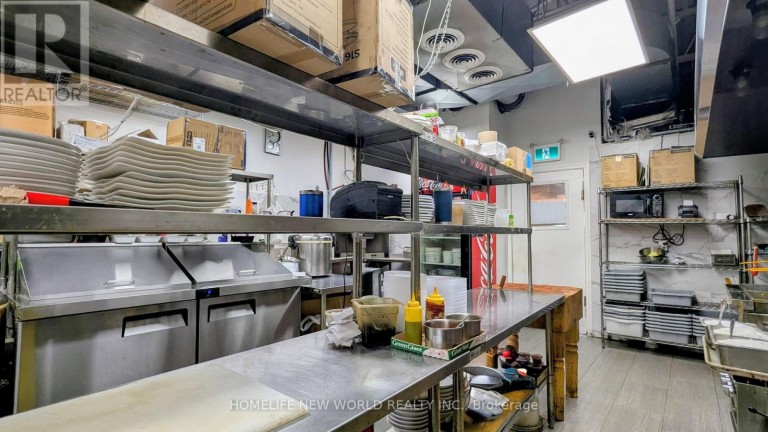 2584 FINCH AVENUE W, Toronto (Humber Summit), Ontario, M9M2G3