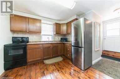 492 EMERY STREET E London South (South F) Ontario photo 6
