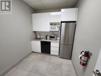 203 - 385 CONNIE CRESCENT Vaughan (Concord) Ontario photo 26