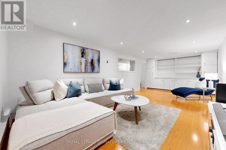 67 CATHEDRAL BLUFFS DRIVE, Toronto (Cliffcrest), Ontario, M1M2T6