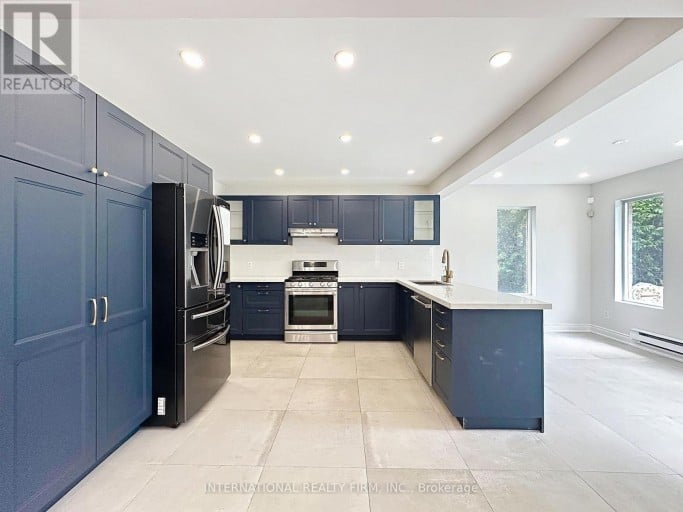 21 MAYVERN CRESCENT, Richmond Hill (North Richvale), Ontario, L4C5J5