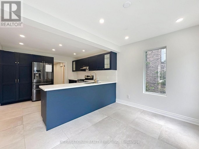 21 MAYVERN CRESCENT, Richmond Hill (North Richvale), Ontario, L4C5J5