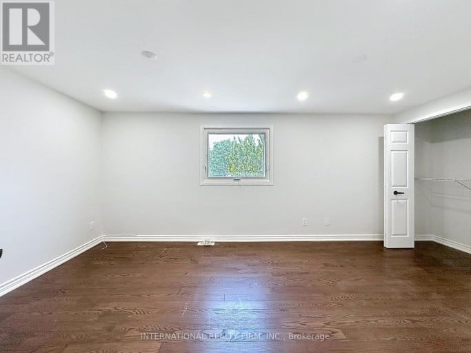 21 MAYVERN CRESCENT, Richmond Hill (North Richvale), Ontario, L4C5J5