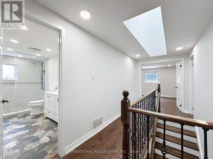 21 MAYVERN CRESCENT, Richmond Hill (North Richvale), Ontario, L4C5J5
