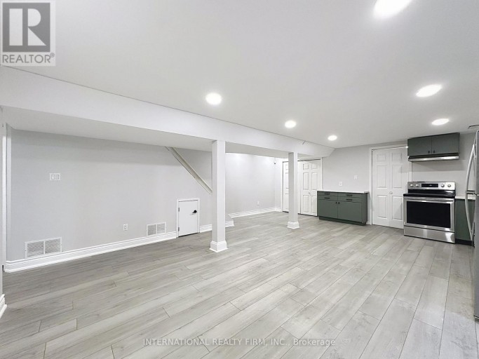 21 MAYVERN CRESCENT, Richmond Hill (North Richvale), Ontario, L4C5J5