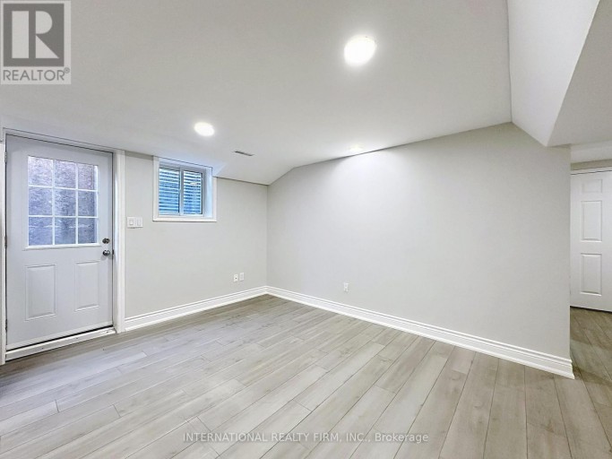 21 MAYVERN CRESCENT, Richmond Hill (North Richvale), Ontario, L4C5J5