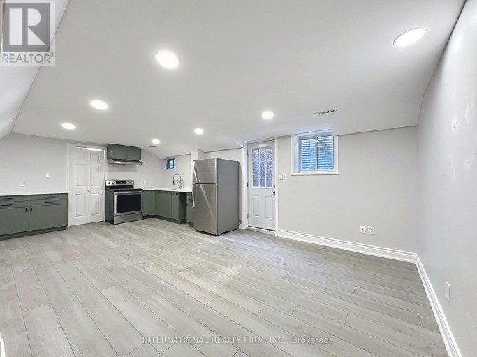 21 MAYVERN CRESCENT, Richmond Hill (North Richvale), Ontario, L4C5J5