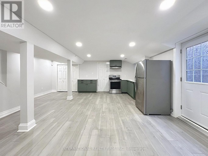 21 MAYVERN CRESCENT, Richmond Hill (North Richvale), Ontario, L4C5J5