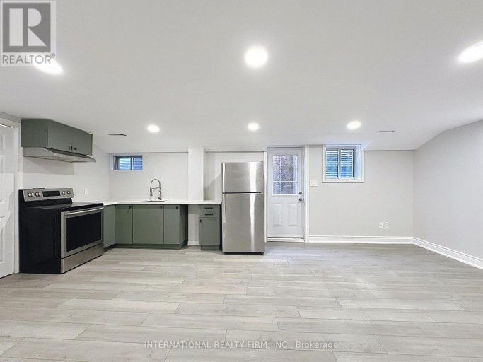 21 MAYVERN CRESCENT, Richmond Hill (North Richvale), Ontario, L4C5J5