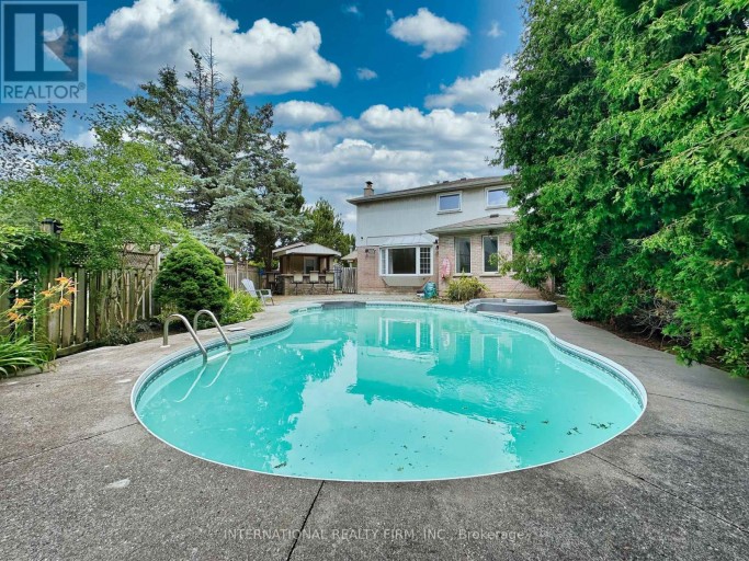 21 MAYVERN CRESCENT, Richmond Hill (North Richvale), Ontario, L4C5J5