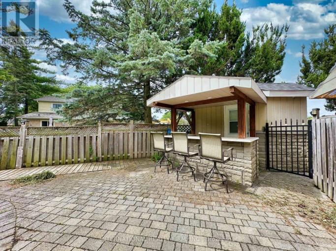 21 MAYVERN CRESCENT, Richmond Hill (North Richvale), Ontario, L4C5J5