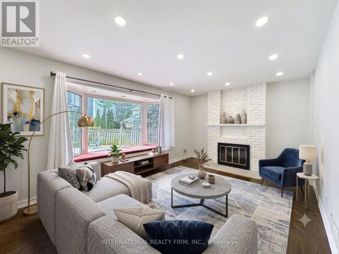 21 MAYVERN CRESCENT, Richmond Hill (North Richvale), Ontario, L4C5J5