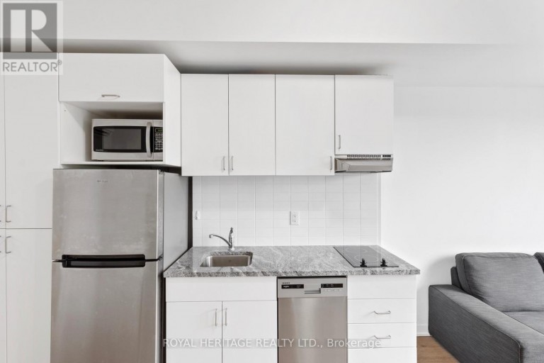 307 - 1800 SIMCOE STREET N, Oshawa (Samac), Ontario, L1G0C2
