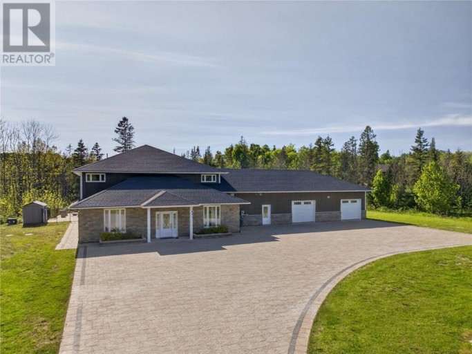 5381 Desmarais, Sudbury, Ontario (id 2129570)
