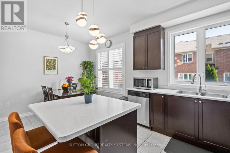 11 FUSILIER DRIVE, Toronto (Clairlea-Birchmount), Ontario, M1L0J4