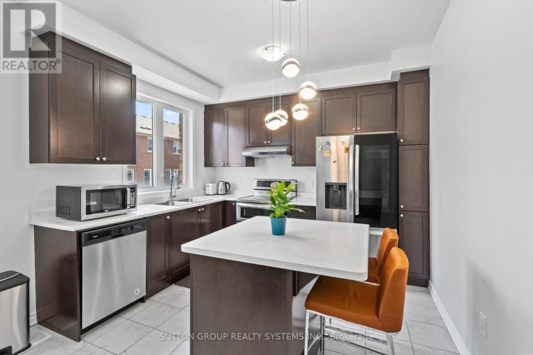 11 FUSILIER DRIVE, Toronto (Clairlea-Birchmount), Ontario, M1L0J4