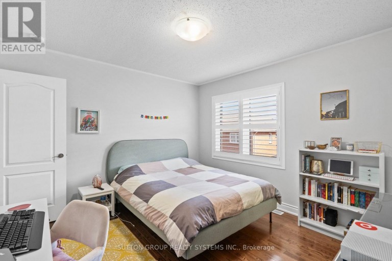 11 FUSILIER DRIVE, Toronto (Clairlea-Birchmount), Ontario, M1L0J4