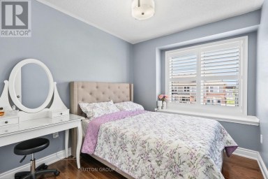 11 FUSILIER DRIVE Toronto (Clairlea-Birchmount) Ontario photo 18