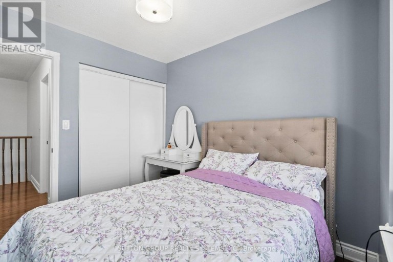 11 FUSILIER DRIVE, Toronto (Clairlea-Birchmount), Ontario, M1L0J4